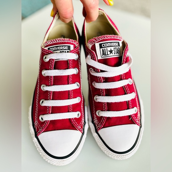 YOUTH CONVERSE ALL STAR SNEAKERS—Size 2–UNISEX—Great Condition—CLASSIC SHOES - Picture 2 of 14